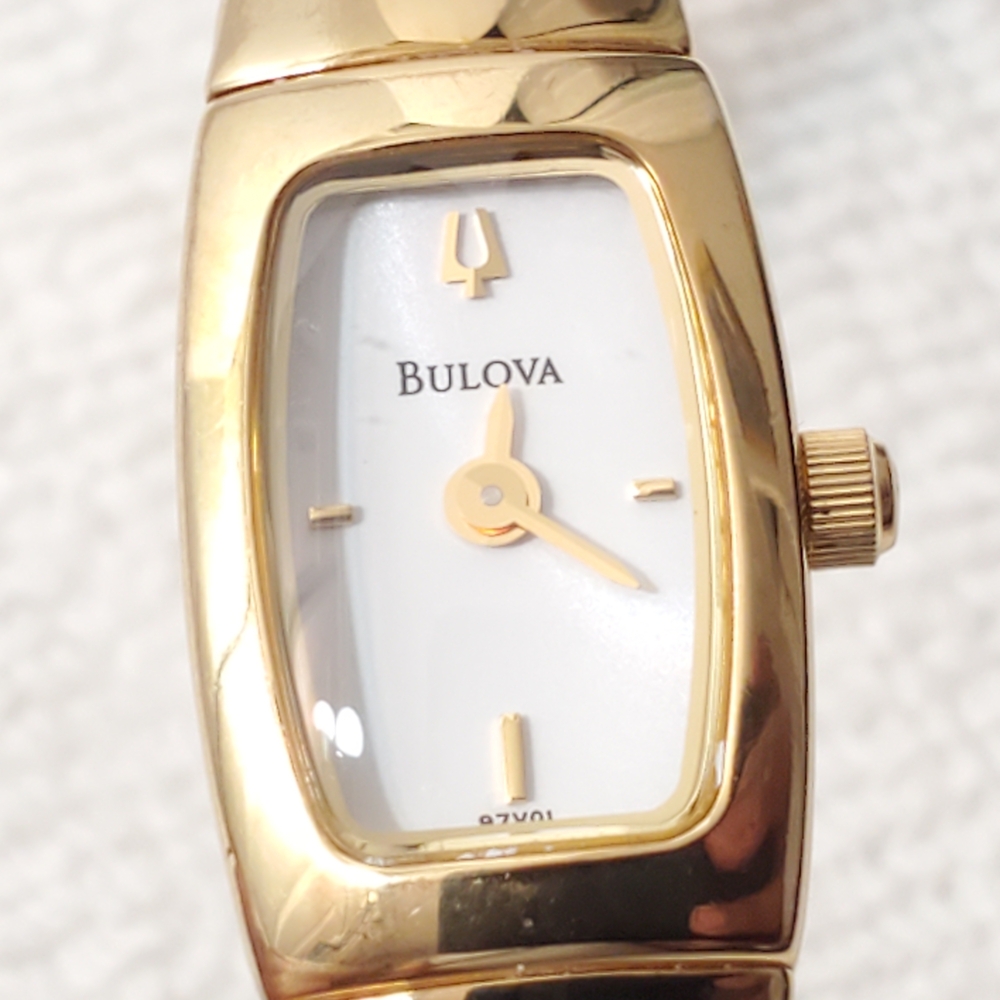 Vintage Bulova Women's Gold Tone Ivory Dial One Jewel Stainless Steel Watch